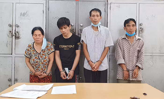 Phá tụ điểm buôn bán ma túy kiểu 