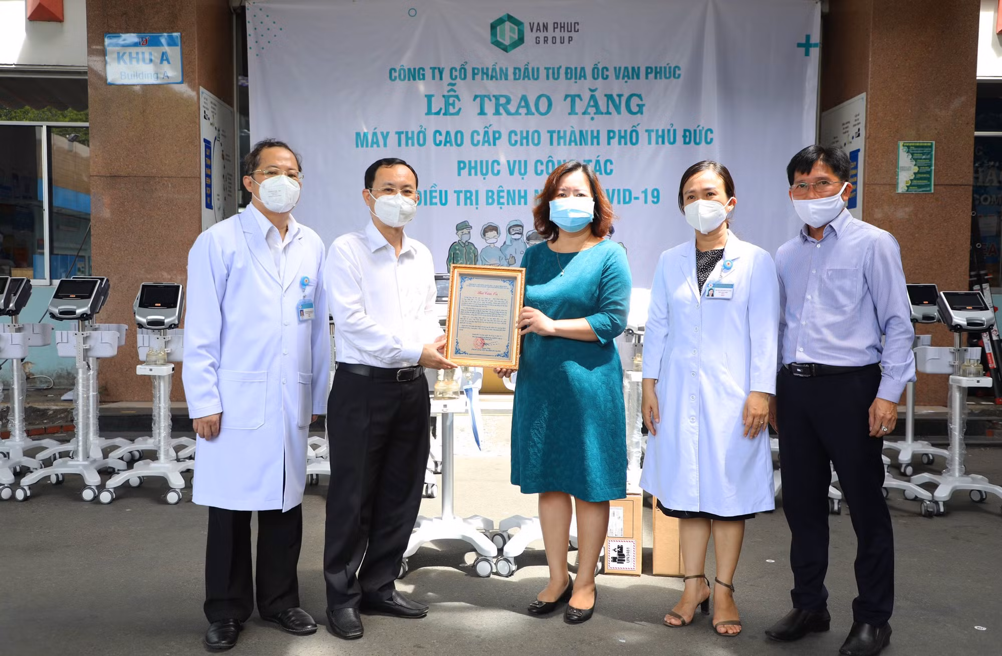 Van Phuc Group tặng 26 máy thở cho các bệnh viện tại TP Thủ Đức -0