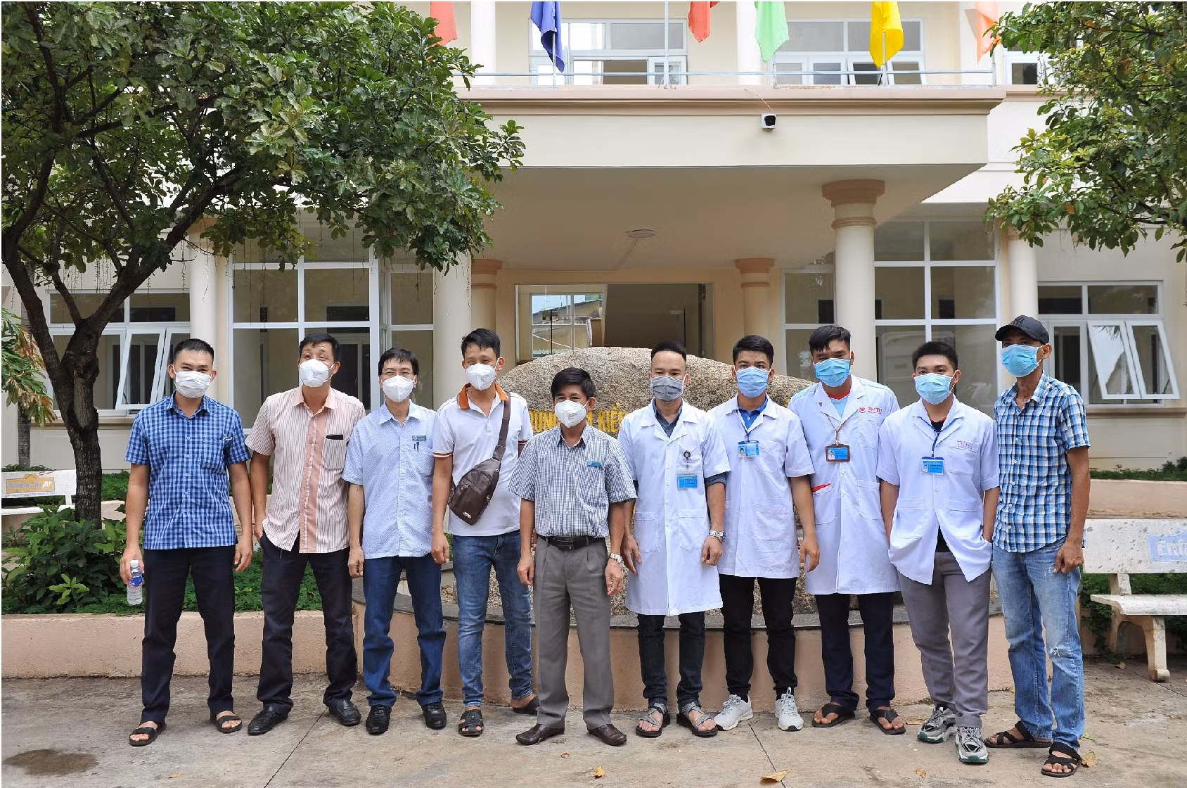 Chuyến xe đầu tiên lên đường đón công dân Đắk Lắk từ TP Hồ Chí Minh về quê -0