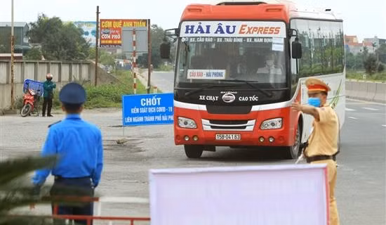 Nhiều xe vào Đà Nẵng trả khách chui, "né" khai báo y tế ảnh 4
