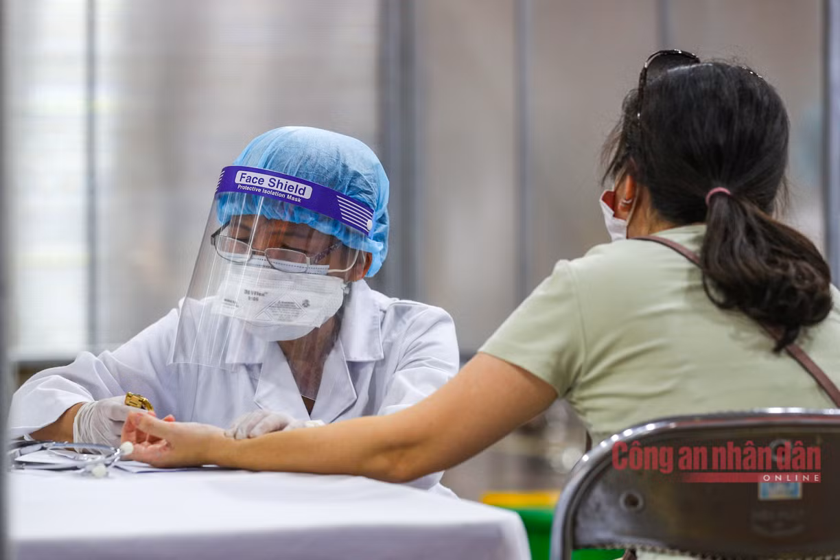 Quận Đống Đa hoàn thành tiêm vaccine cho ba phường -5