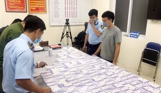 Hơn 85.000 test nhanh COVID-19 nhập lậu bị "chặn" tại sân bay quốc tế Nội Bài ảnh 4