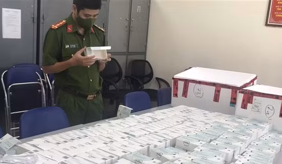 Hơn 85.000 test nhanh COVID-19 nhập lậu bị "chặn" tại sân bay quốc tế Nội Bài ảnh 3