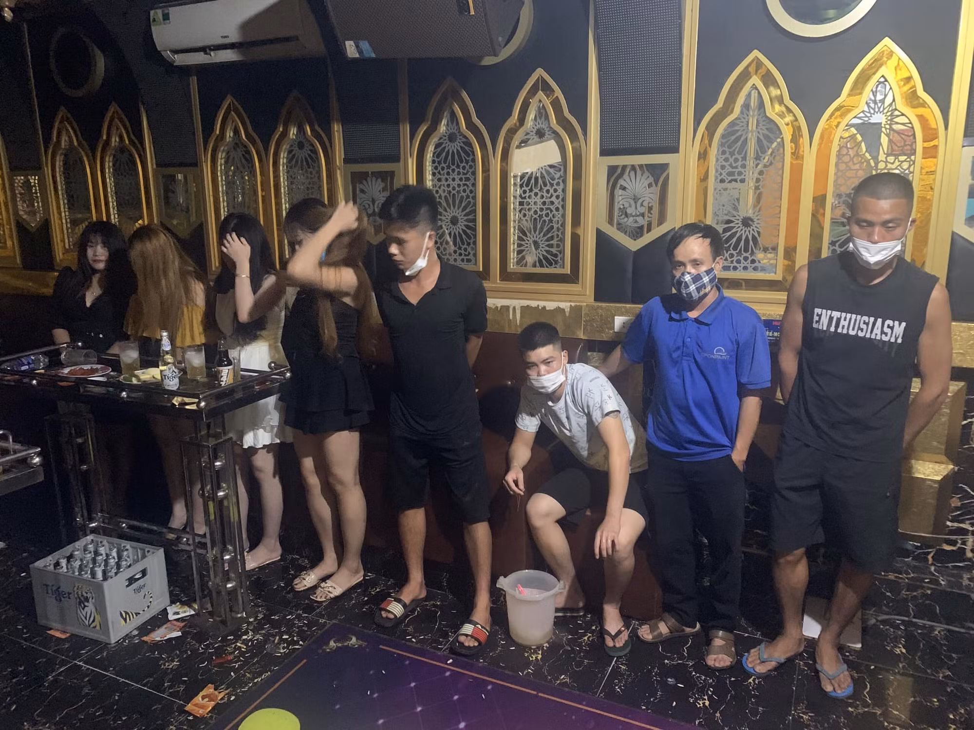 Xử lý quán karaoke vi phạm công tác chống dịch -1