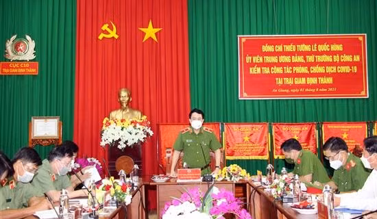Thứ trưởng Lê Quốc Hùng thăm hỏi, động viên Công an xã vùng biên giới ảnh 3