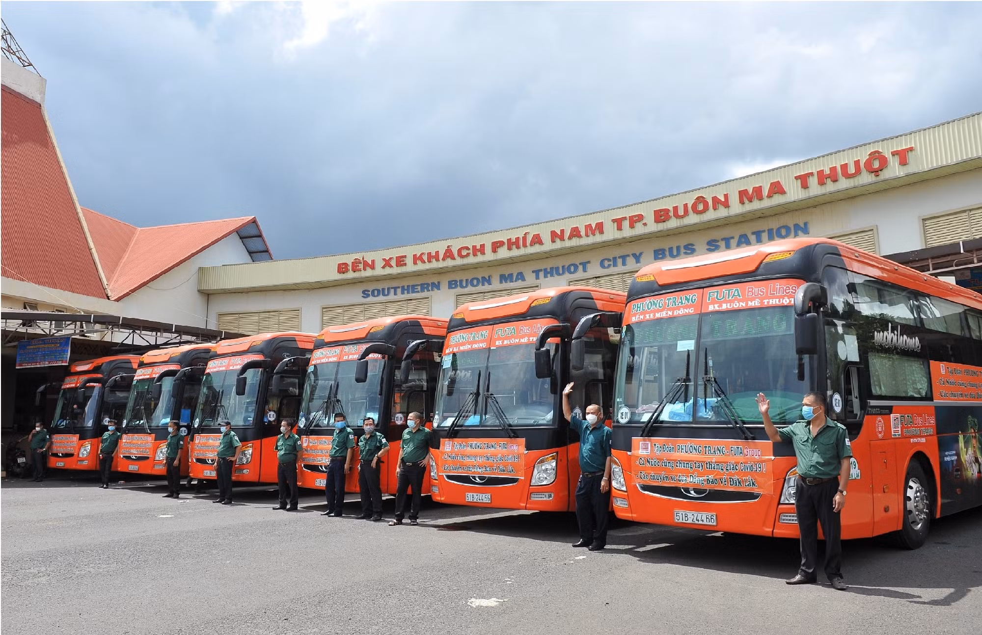 Chuyến xe đầu tiên lên đường đón công dân Đắk Lắk từ TP Hồ Chí Minh về quê -1