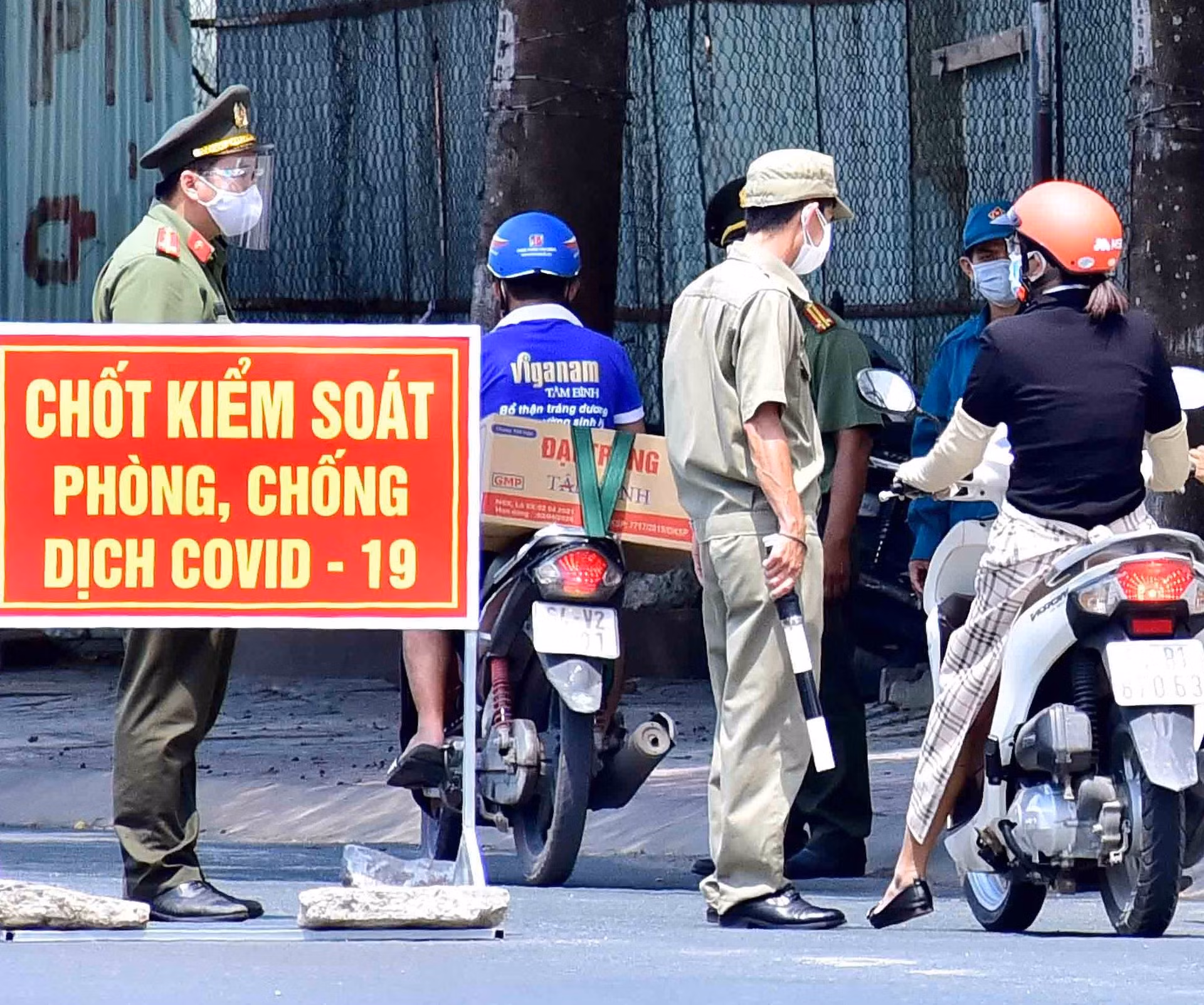 TP Vĩnh Long yêu cầu người dân không tự ý đi chợ -0
