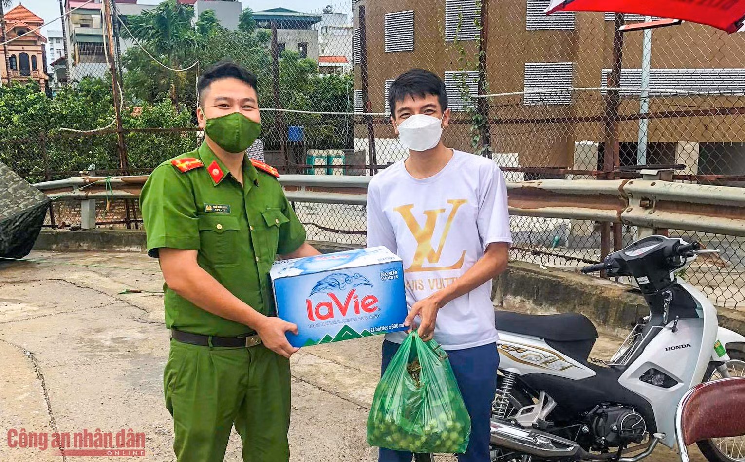 Ấm lòng tình quân dân mùa dịch -0