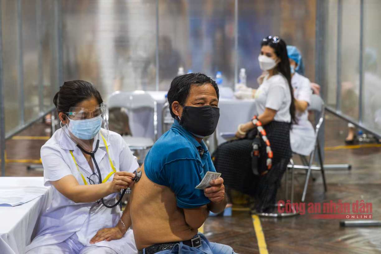 Quận Đống Đa hoàn thành tiêm vaccine cho ba phường -8