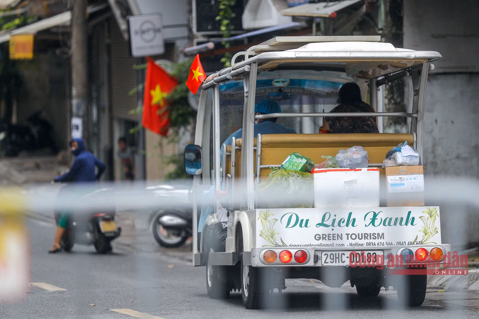 Công an chốt trực, kiểm soát người ra vào phường Chương Dương 24/24 giờ -9