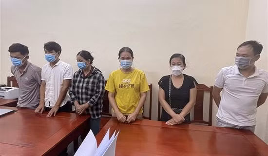 Lừa đảo&nbsp;làm hồ sơ mua hàng trả góp, chiếm đoạt 5 tỷ đồng