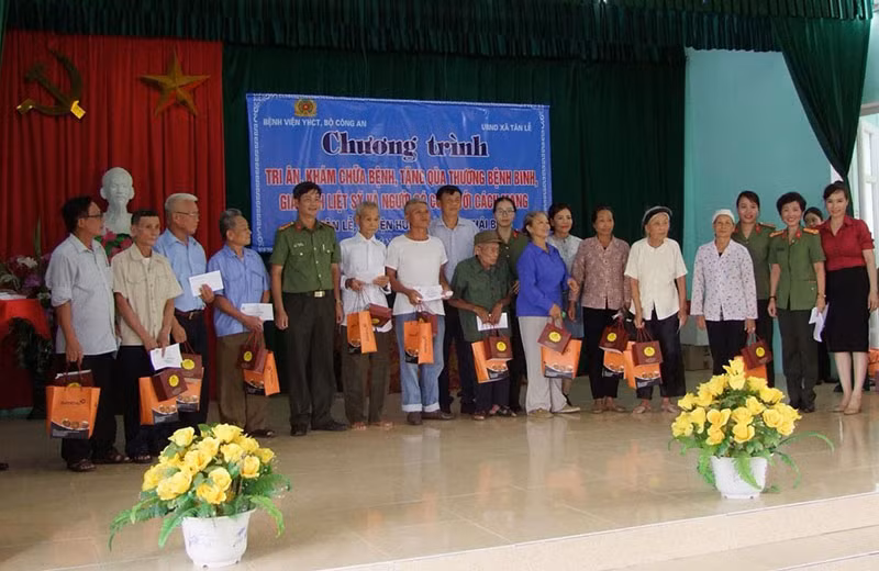 Điển hình trong công tác Hội và phong trào phụ nữ trong CAND -0