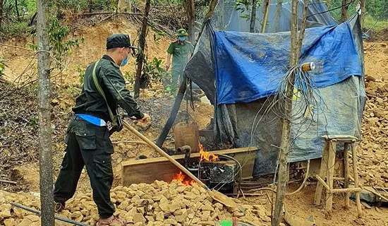 Truy quét “vàng tặc” tại Bồng Miêu ảnh 7
