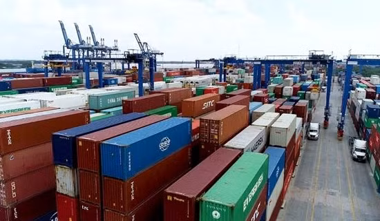 "Lối ra” cho các container hàng hóa ùn tắc tại cảng Cát Lái