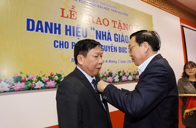 “Thầm...” của ông giáo Nguyễn Đức Hạnh -0