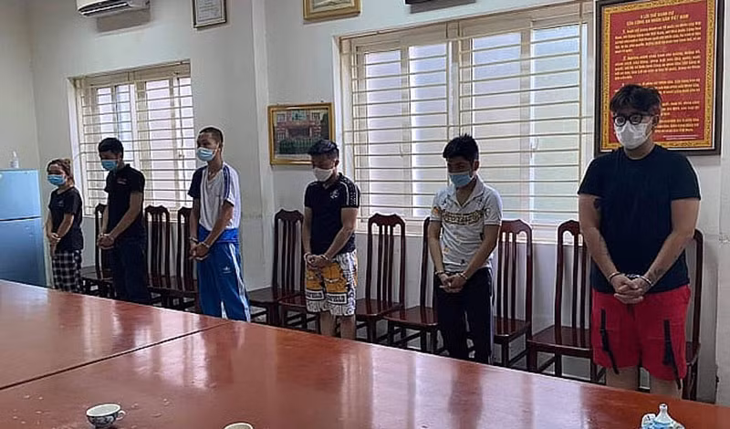 (NÓNG TRONG TUẦN) Giả lực lượng kiểm soát dịch để cưỡng đoạt tài sản; 6 đối tượng cướp xe máy của chị lao công -0
