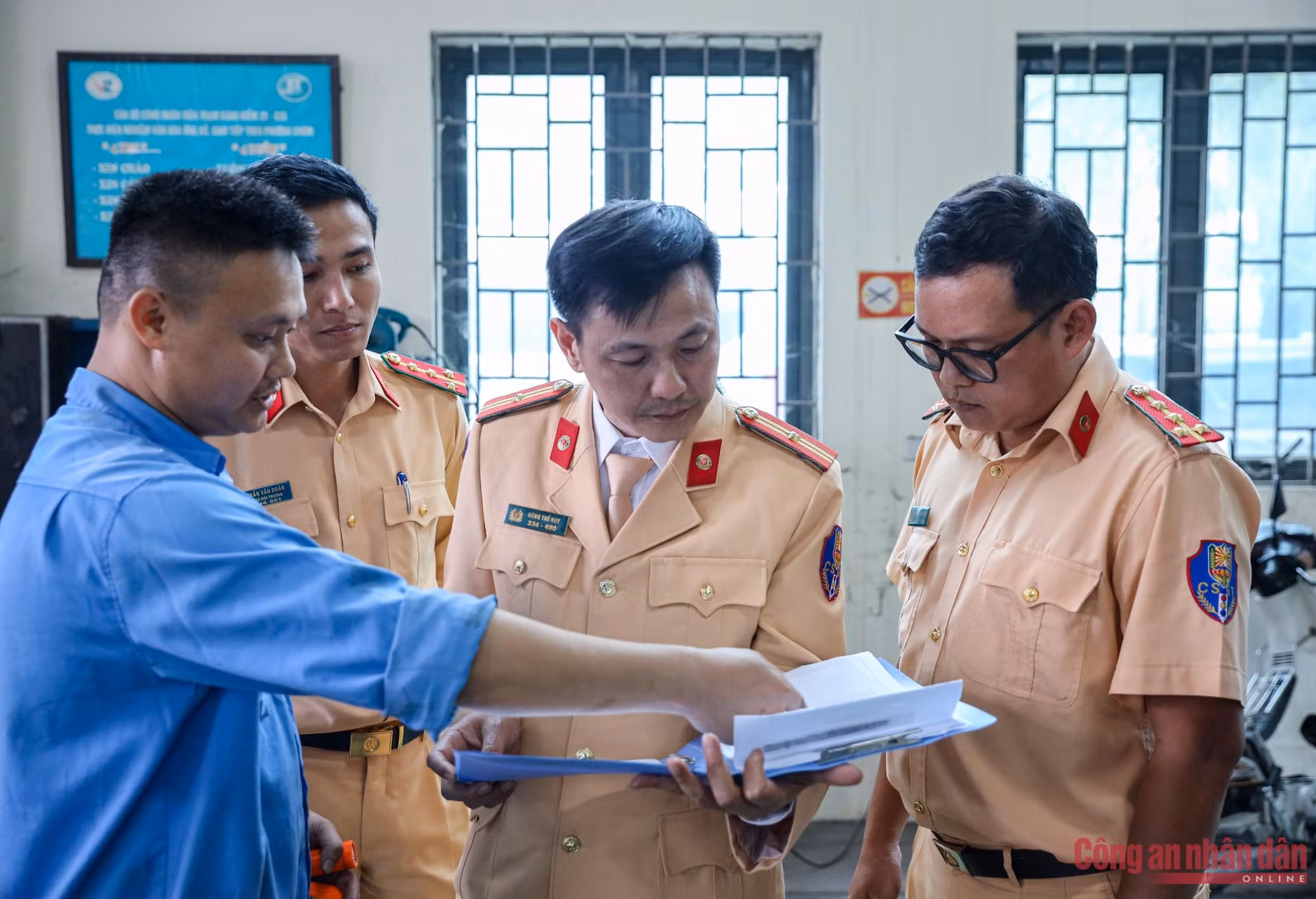 Trên 35.000 phương tiện được CSGT hỗ trợ đăng kiểm -0
