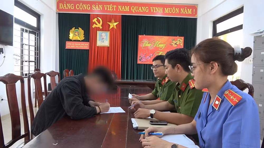 Dùng video, ảnh “nóng” để giở trò đồi bại -0