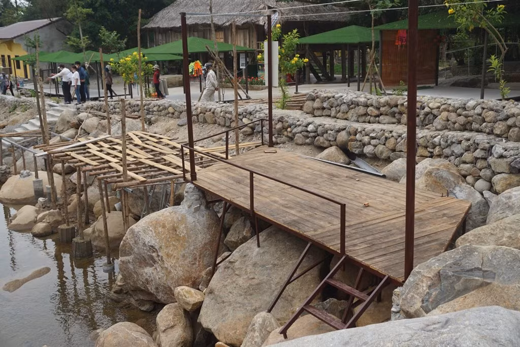 Cận cảnh Đà Nẵng “mạnh tay” xử phạt, tháo dỡ các công trình du lịch xây dựng không phép sau khi bị báo chí phản ánh -1