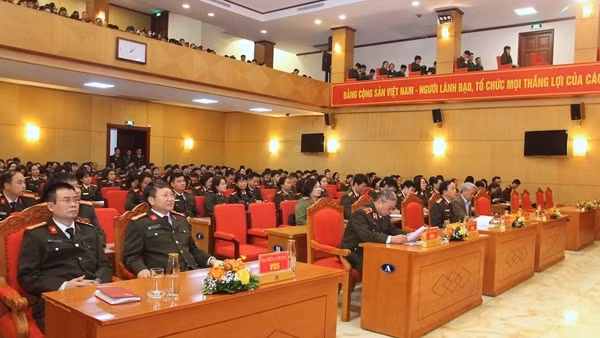 Vận dụng Sáu điều Bác Hồ dạy vào thực tiễn công tác công an