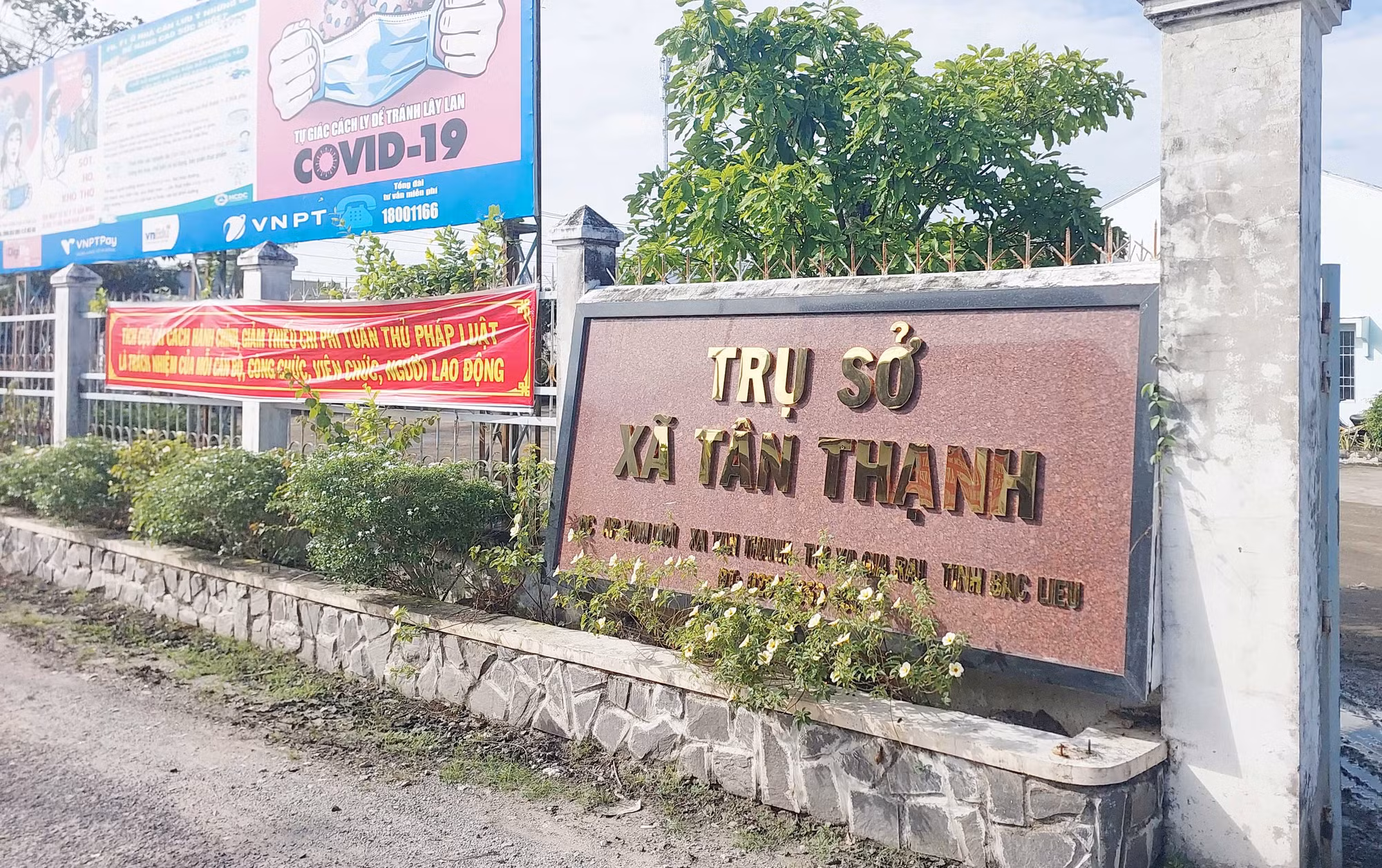 Khởi tố cán bộ văn phòng xã mang sổ đỏ của dân đi cầm -0