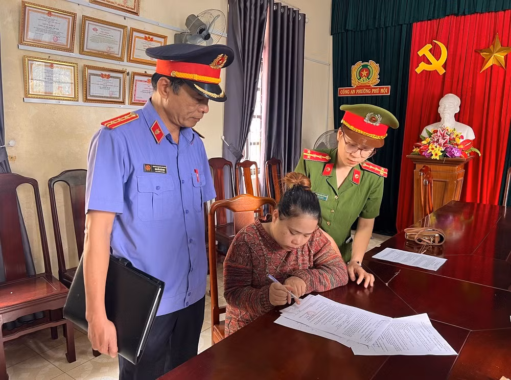 Lập Facebook “ảo” rồi “nổ” người yêu ca sĩ nổi tiếng để lừa hơn 1 tỷ đồng -0