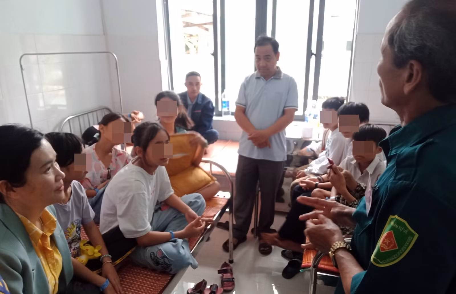 18 em học sinh tiểu học bị ngộ độc trà sữa -0