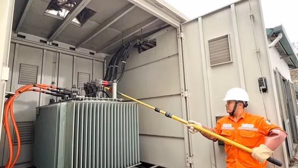 EVNHANOI khuyến khích đăng ký dịch vụ điện trung áp bằng các hình thức trực tuyến