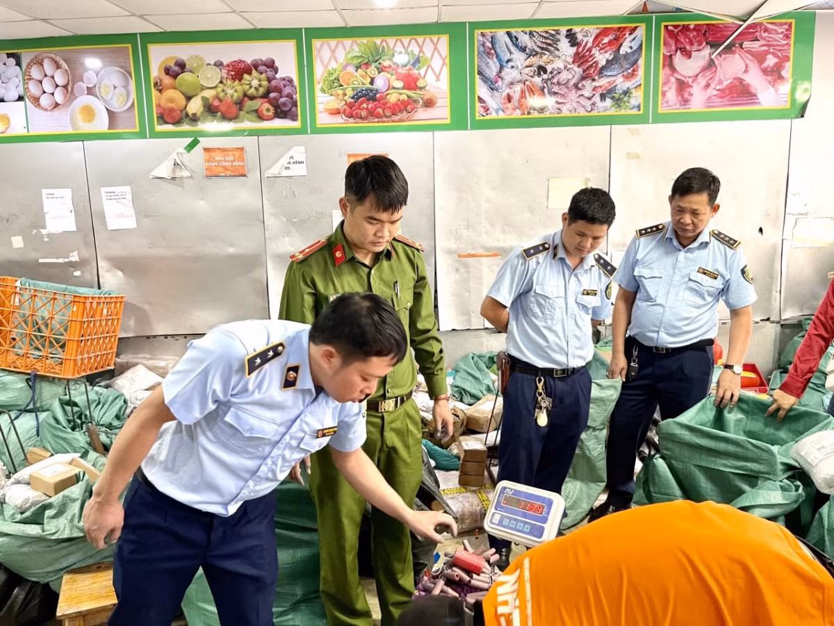 Khi nghệ sĩ cũng bán hàng giả hàng nhái (bài 2) -0
