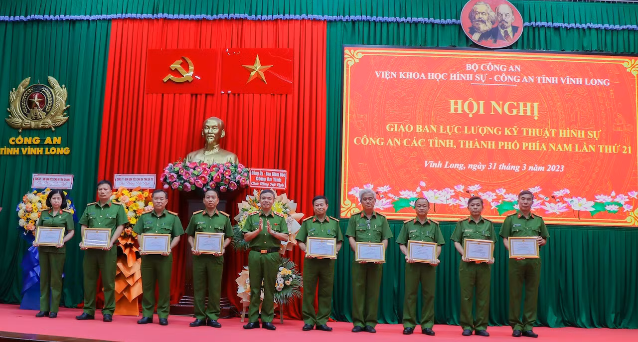 cac tap the nhan giay khen.jpg -0