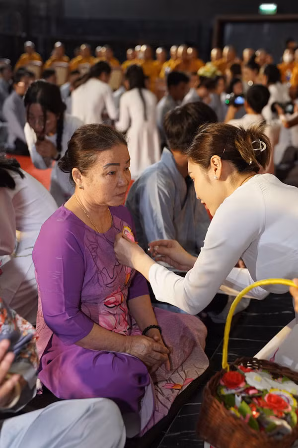 Những khoảnh khắc xúc động trong mùa Vu Lan tại núi Bà Đen -0