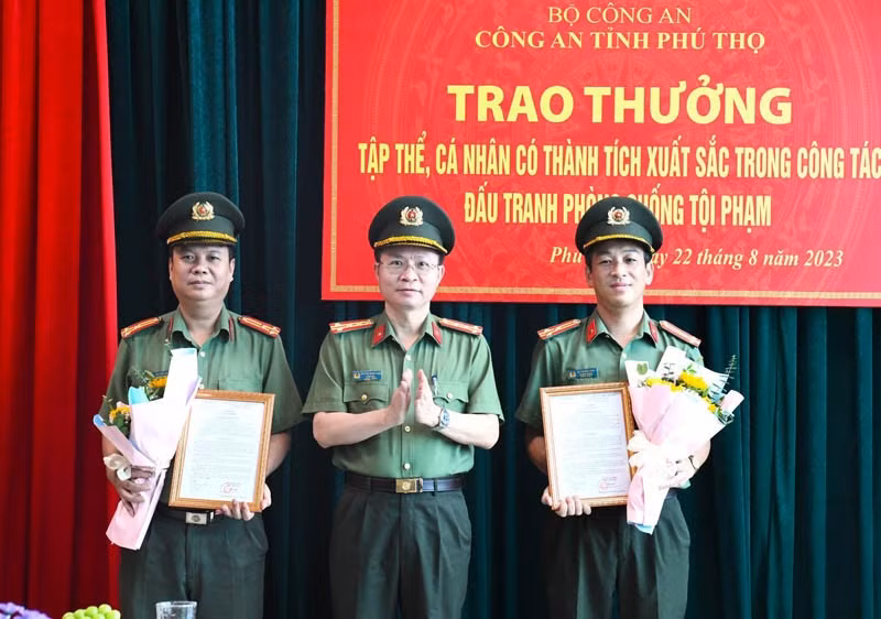 Trao thưởng các tập thể, cá nhân có thành tích trong công tác đấu tranh phòng, chống tội phạm -0