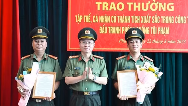 Trao thưởng các tập thể, cá nhân có thành tích trong công tác đấu tranh phòng, chống tội phạm