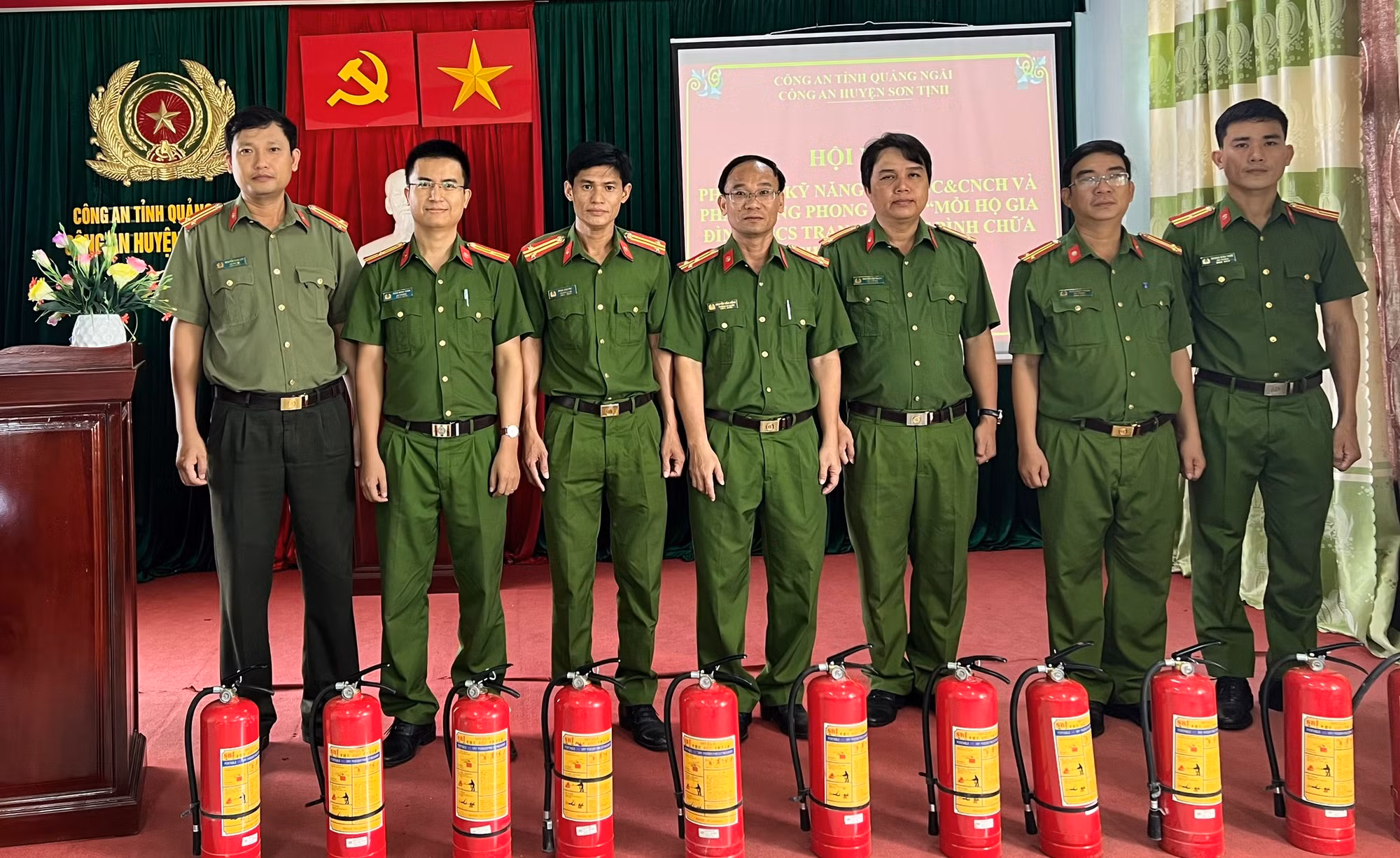Phát động mạnh mẽ phong trào tự trang bị bình chữa cháy -2