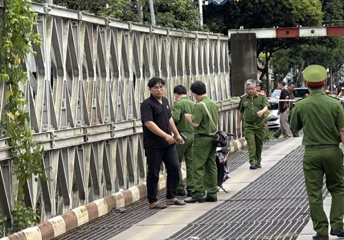 Chở bạn đi chơi, thanh niên mất tích dưới sông -0