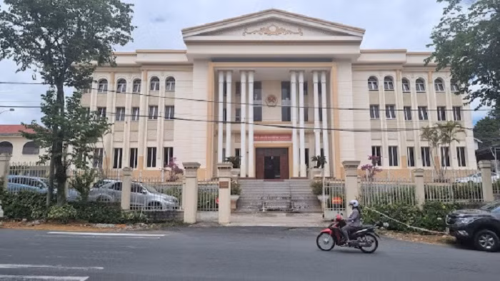 Chánh án TAND tỉnh Lâm Đồng lý giải việc “tiếp bị cáo ở quán phở” -0