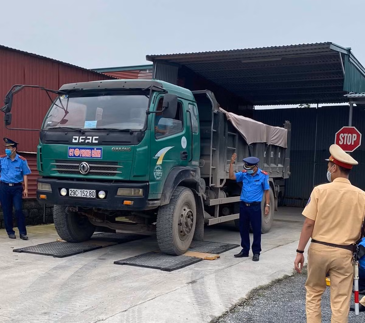 Xử lý hàng trăm vi phạm, đảm bảo an toàn giao thông dịp nghỉ lễ 2/9 -0