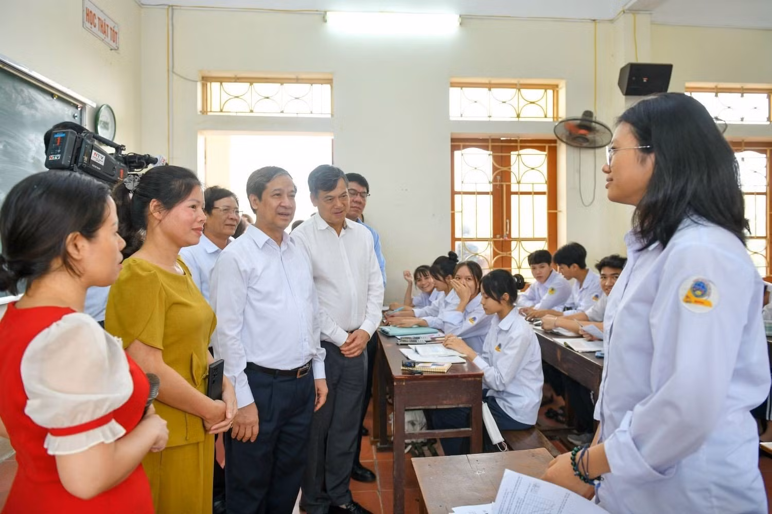 Đổi mới giáo dục phải kiên trì, luôn nhìn về phía trước -0