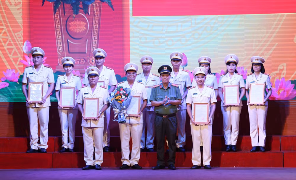 Công an Bình Dương hoàn thành kiện toàn tổ chức bộ máy theo Đề án của Bộ Công an -0