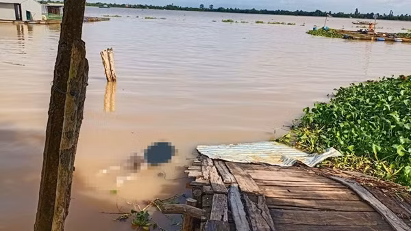 Phát hiện thi thể đang phân hủy trên sông Cổ Chiên