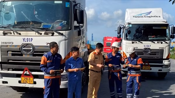 Hải Phòng khuyến khích người dân cung cấp thông tin vi phạm giao thông