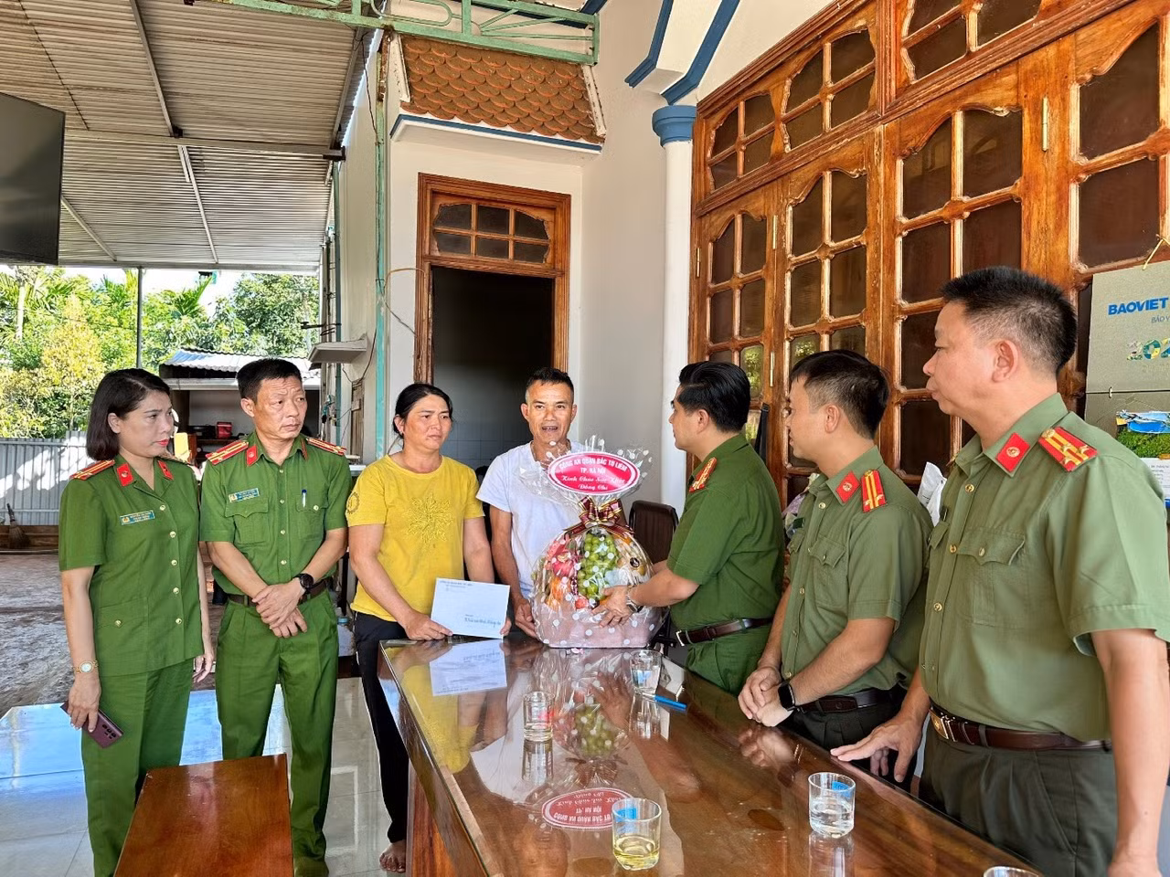 Công an quận Bắc Từ Liêm báo công với Bác và tưởng niệm các Anh hùng liệt sĩ tại Tây Nguyên -0