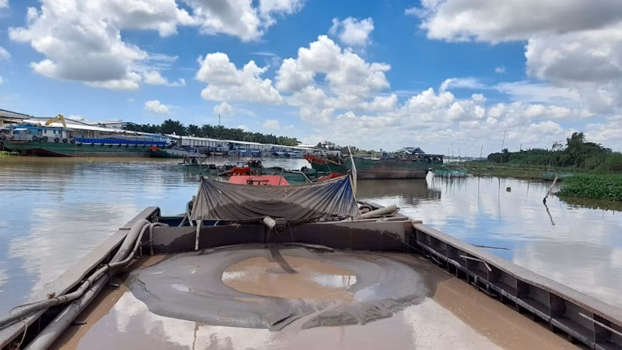Đồng Tháp gia hạn, cấp mới loạt giấy phép khai thác cát không đúng quy định -0