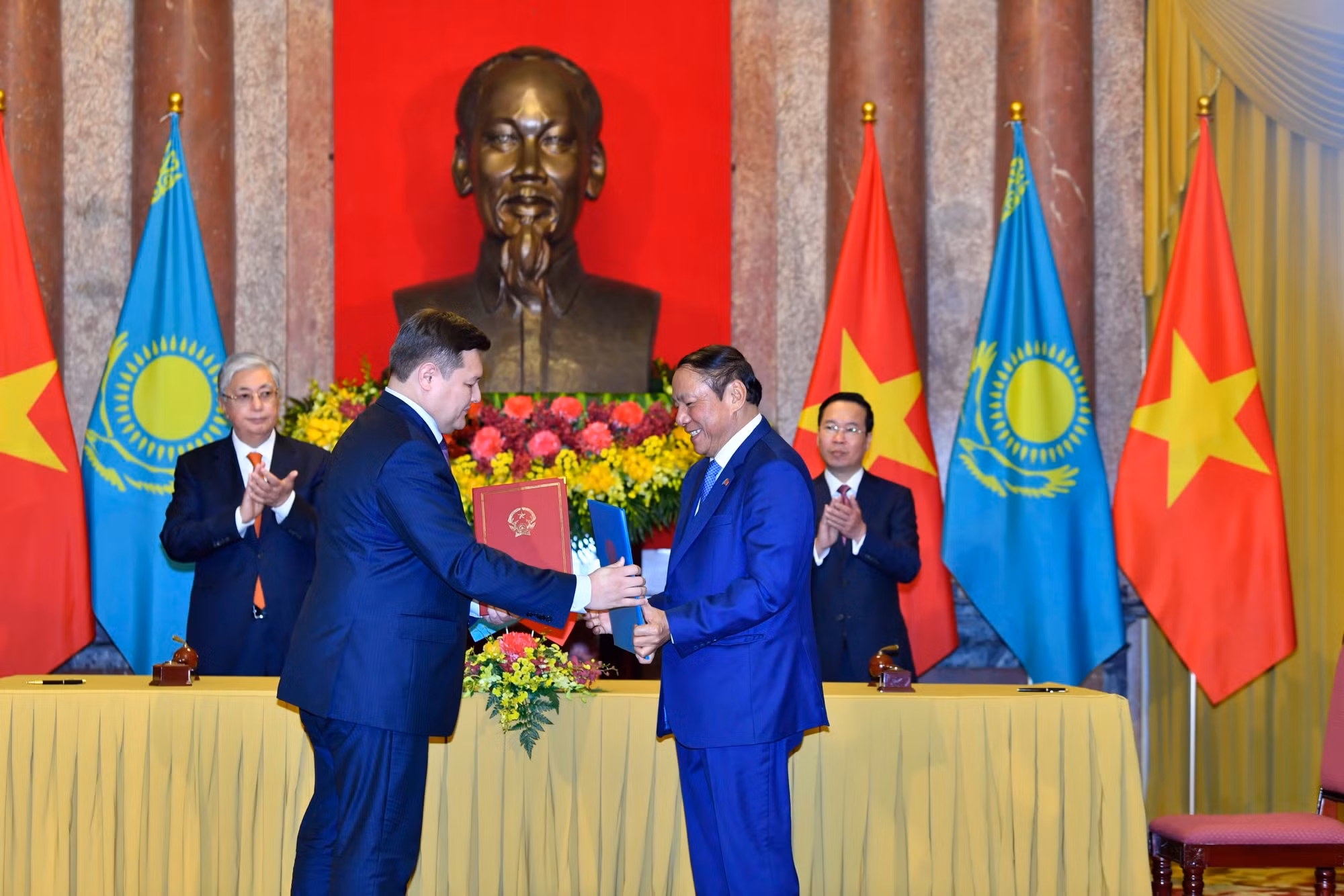 Việt Nam và Kazakhstan ký kết nhiều văn kiện hợp tác quan trọng -0