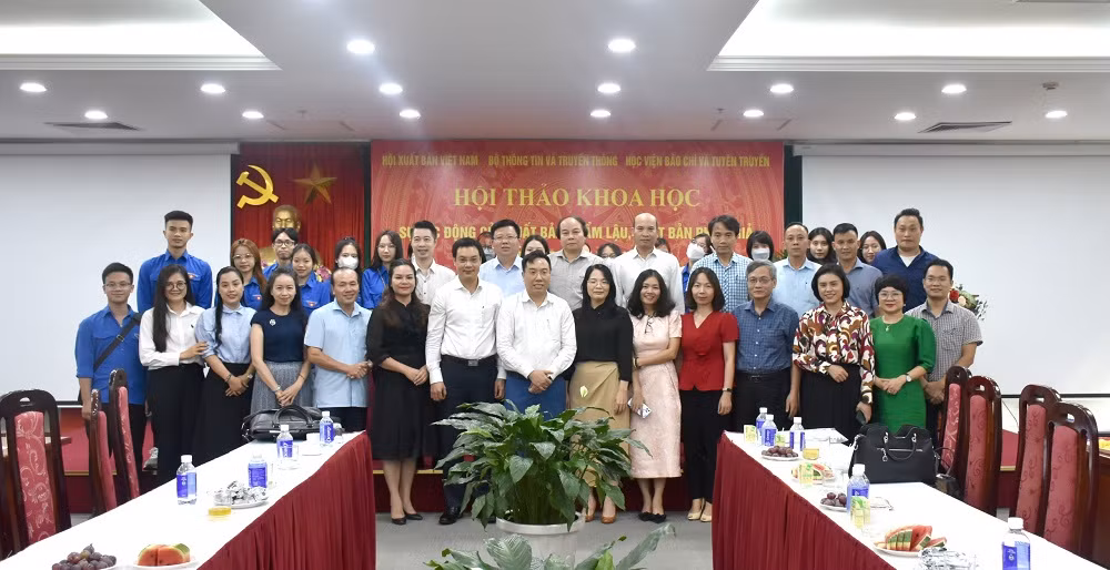 Cần sự chung tay của toàn xã hội để đẩy lùi nạn sách lậu, sách giả -0