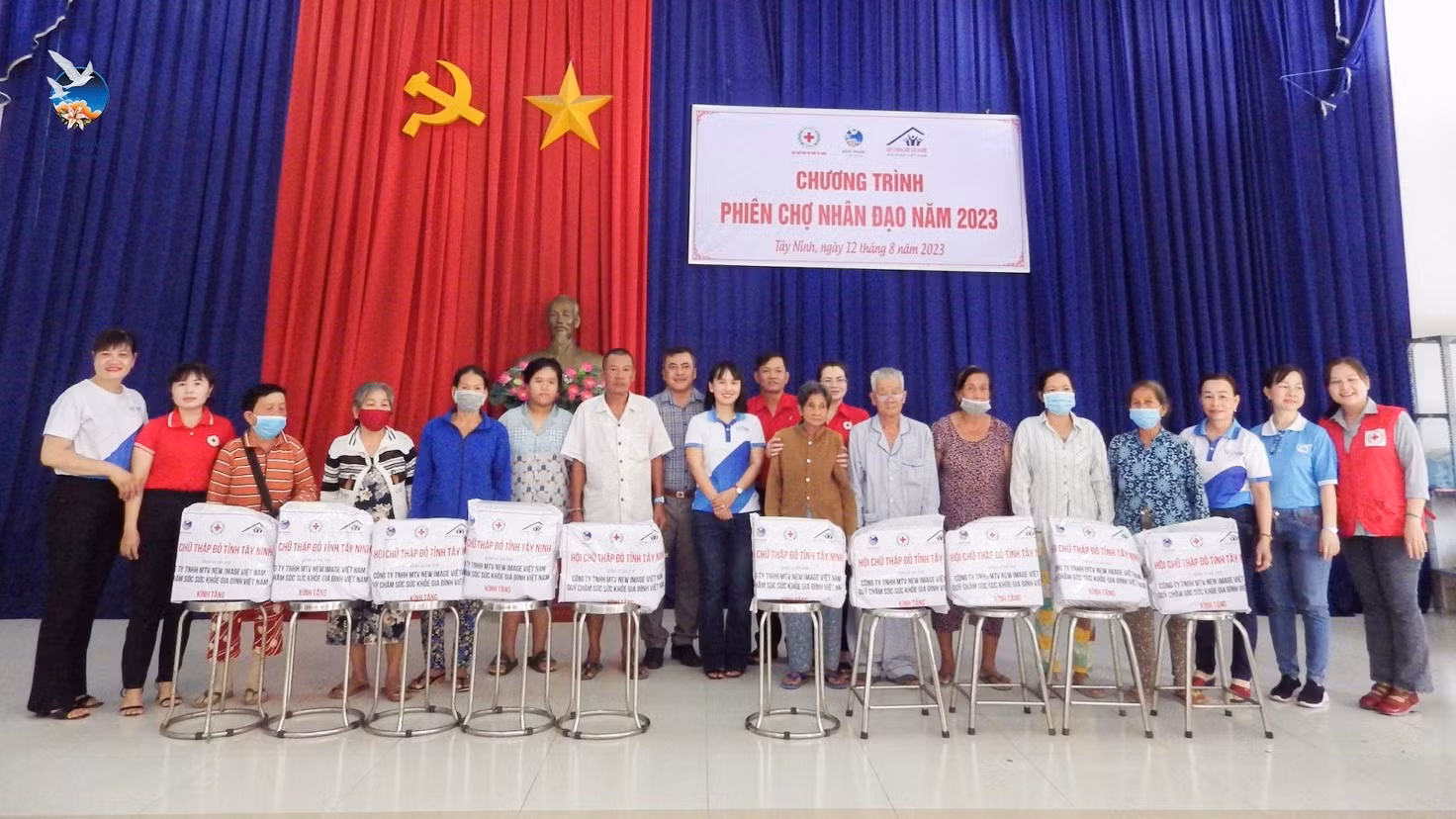 Trao tặng 6 căn nhà tình nghĩa cho các hộ nghèo -0