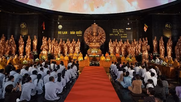 Những khoảnh khắc xúc động trong mùa Vu Lan tại núi Bà Đen