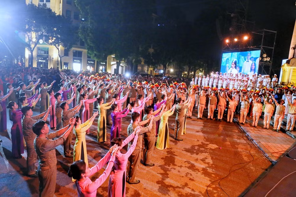 Lắng động đêm nhạc “Đàn chim Việt” tôn vinh nhạc sĩ Văn Cao -0