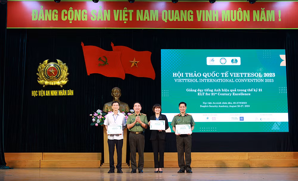 Nâng cao chất lượng đào tạo tiếng Anh, đáp ứng yêu cầu làm việc trong môi trường quốc tế -0
