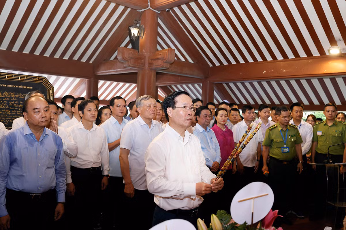 Chủ tịch nước dâng hương tưởng niệm 54 năm Ngày mất của Bác Hồ -0